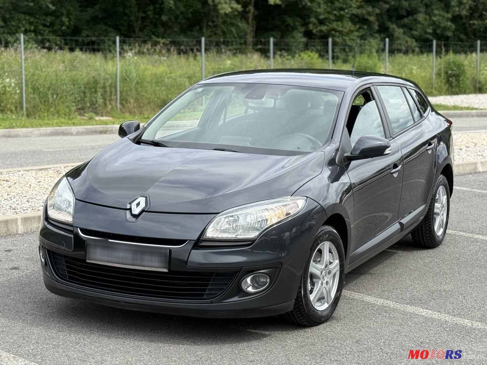 2012' Renault Megane Grandtour photo #2