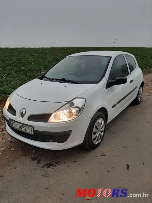 2008' Renault Clio photo #1