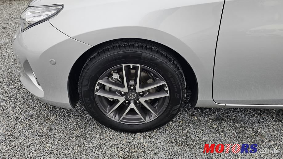 2015' Toyota Auris 2,0 D-4D Sol photo #3