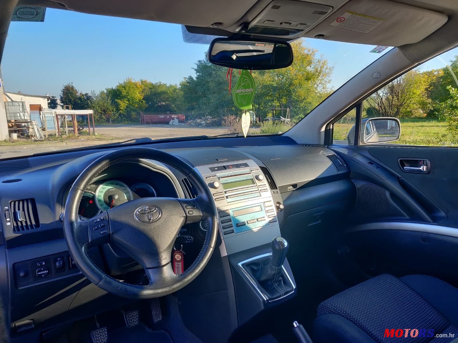 2008' Toyota Corolla Verso 2,2 photo #2