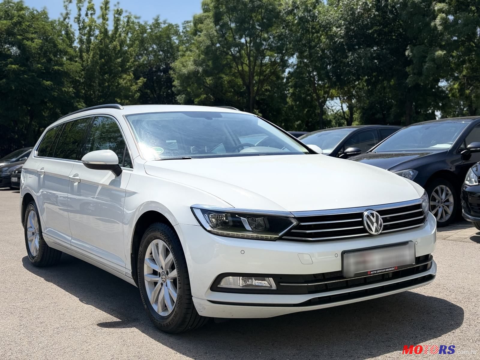 2017' Volkswagen Passat Variant photo #1
