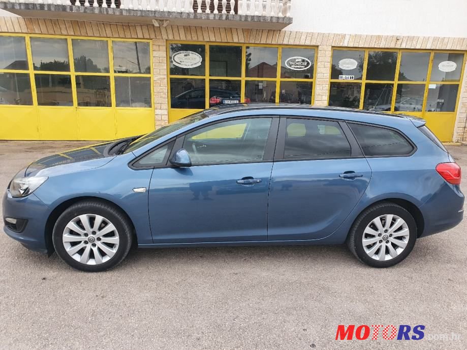 2015' Opel Astra Karavan photo #3