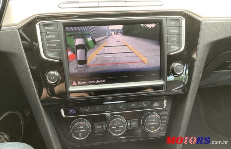 2015' Volkswagen Passat photo #5