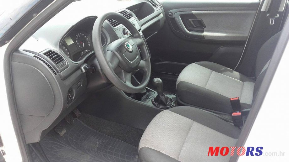 2010' Skoda Fabia photo #2