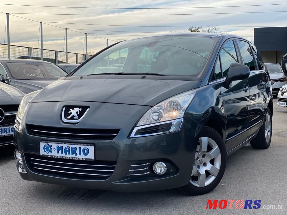 2011' Peugeot 5008 photo #1