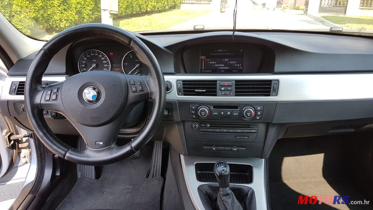 2009' BMW 318d photo #4