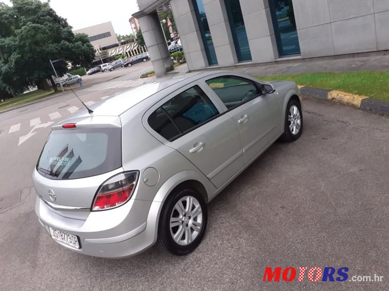 2008' Opel Astra 1,4 photo #2