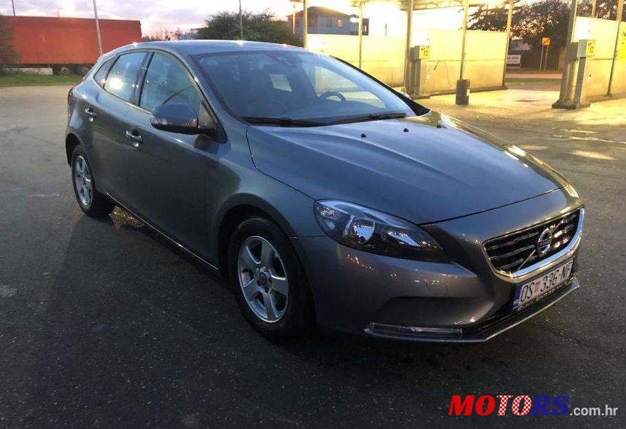 2015' Volvo V40 D2 photo #1