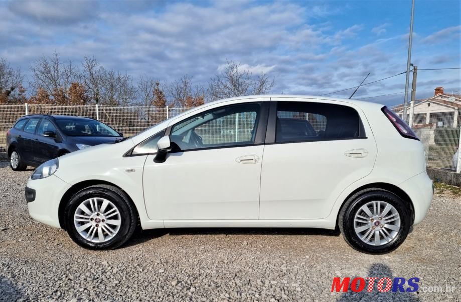 2011' Fiat Punto Evo photo #2