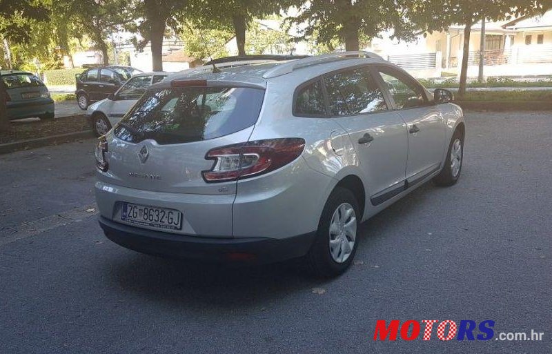 2013' Renault Megane Grandtour photo #2