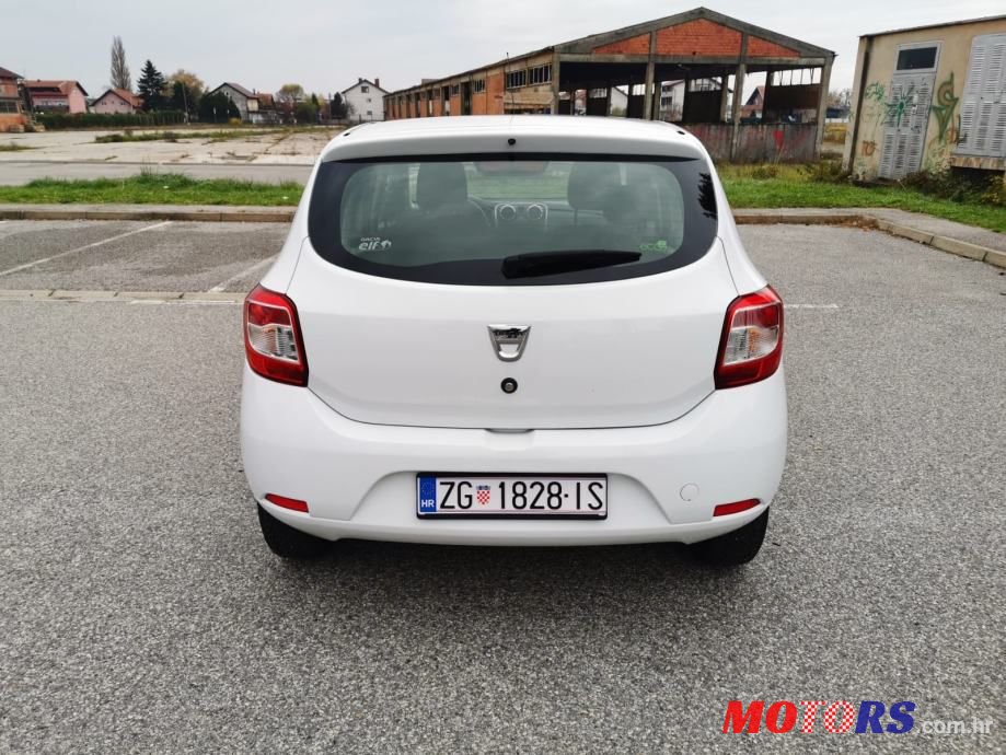 2014' Dacia Sandero photo #6