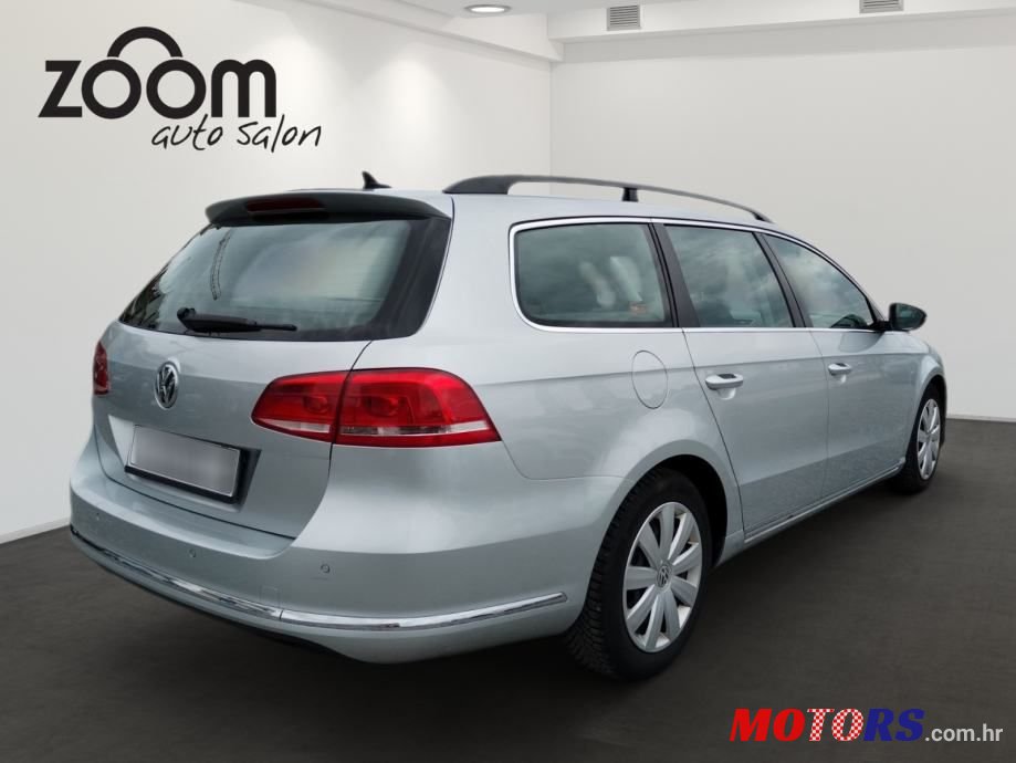 2011' Volkswagen Passat photo #3