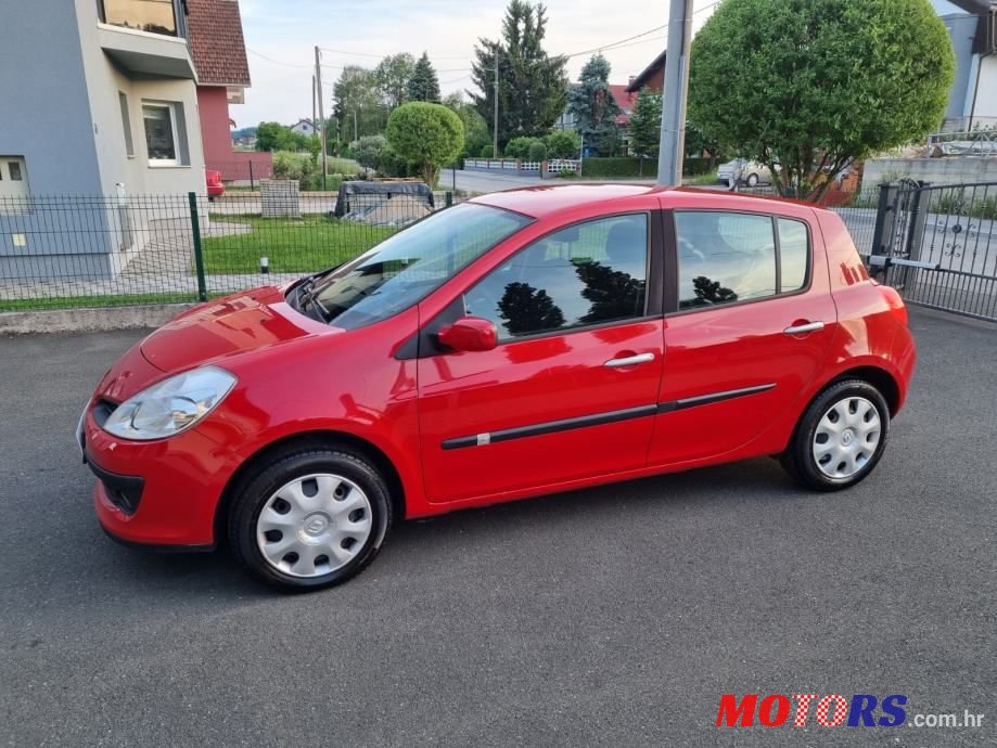2008' Renault Clio 1.2 16V photo #1