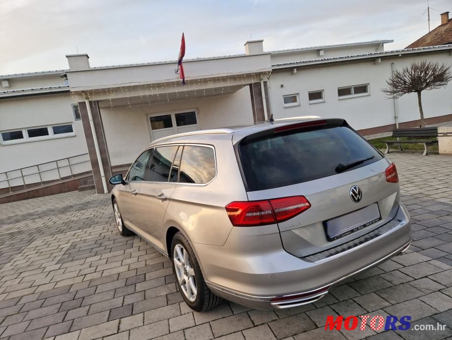 2017' Volkswagen Passat Variant photo #6