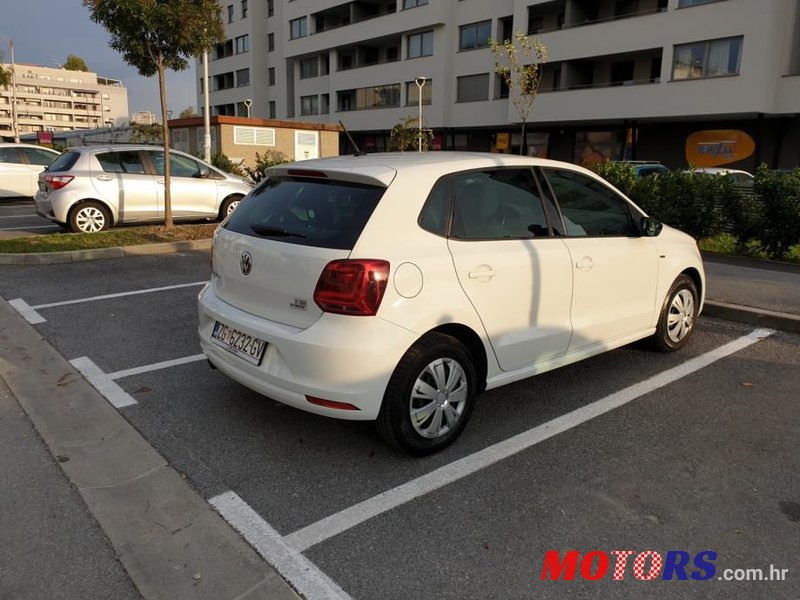 2014' Volkswagen Polo photo #6