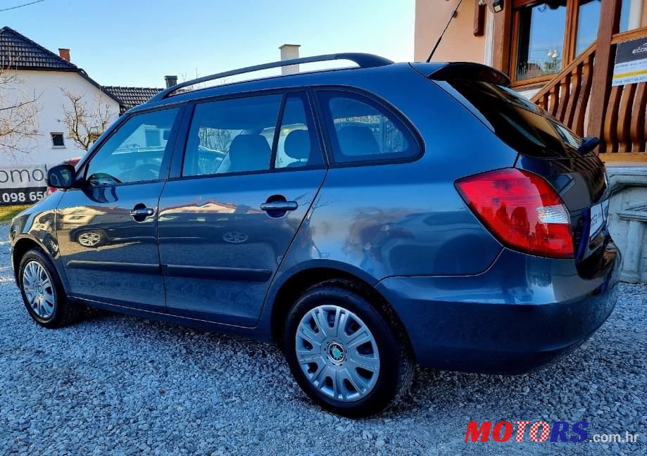 2009' Skoda Fabia Combi photo #3