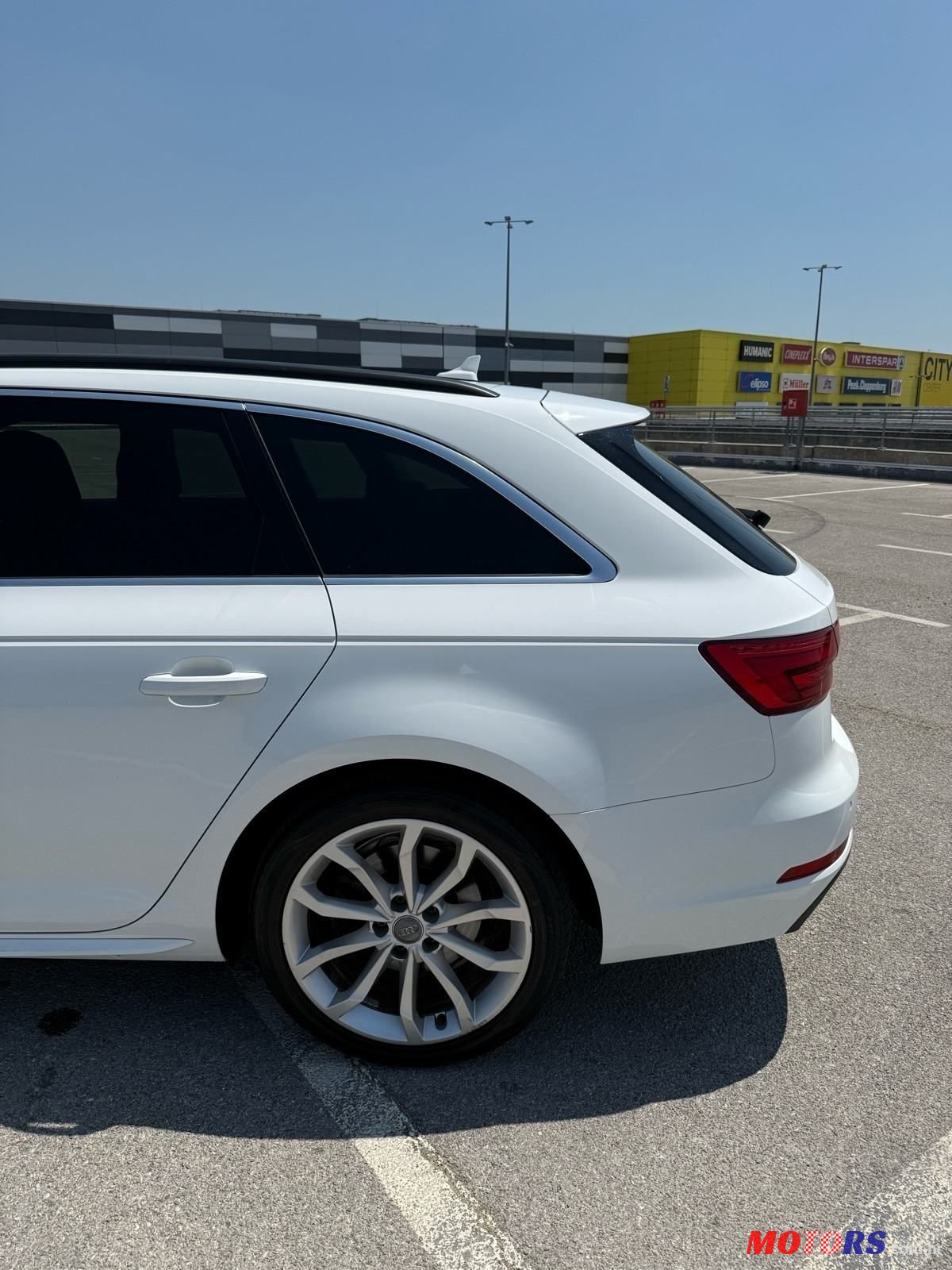 2016' Audi A4 Avant photo #4