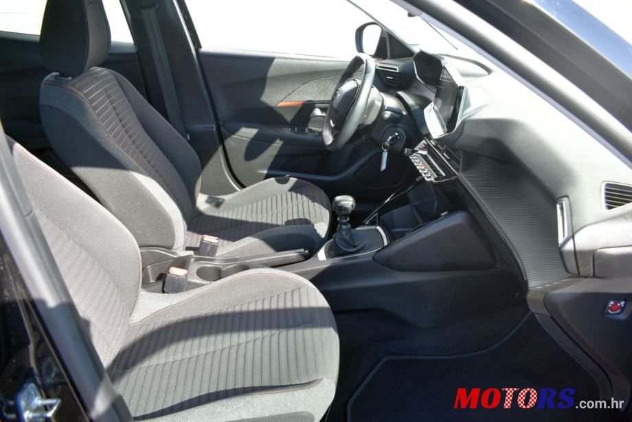 2021' Peugeot 2008 photo #5