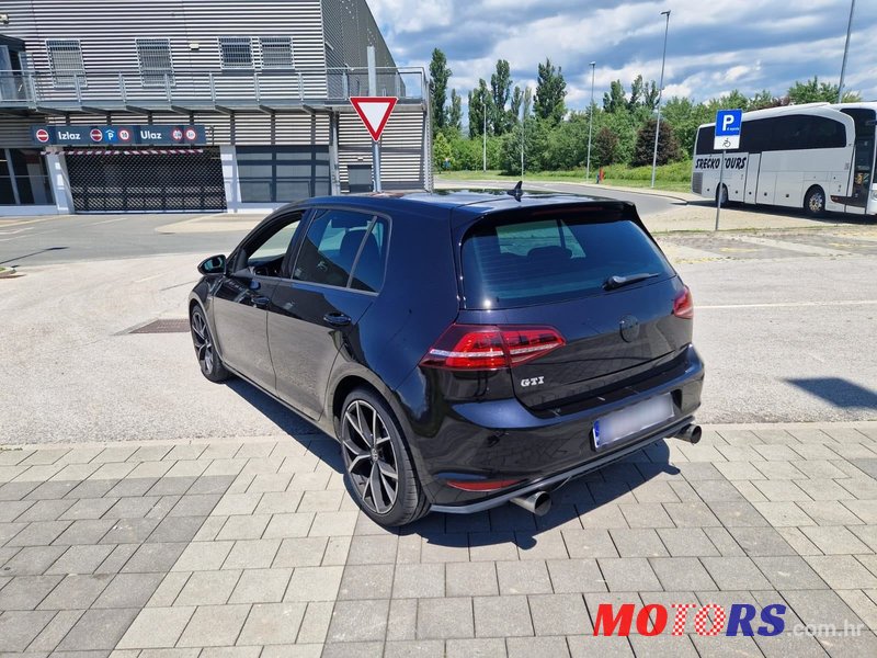 2015' Volkswagen Golf VII 2.0 Gti photo #6