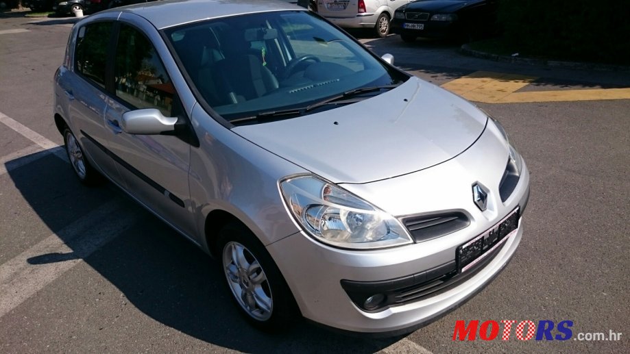 2007' Renault Clio photo #1