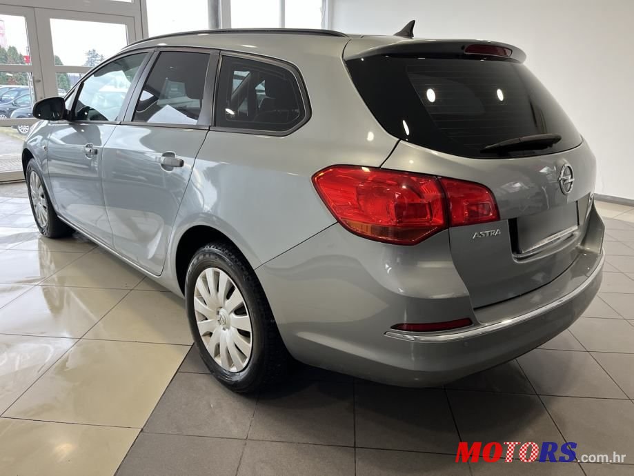 2015' Opel Astra Karavan photo #5