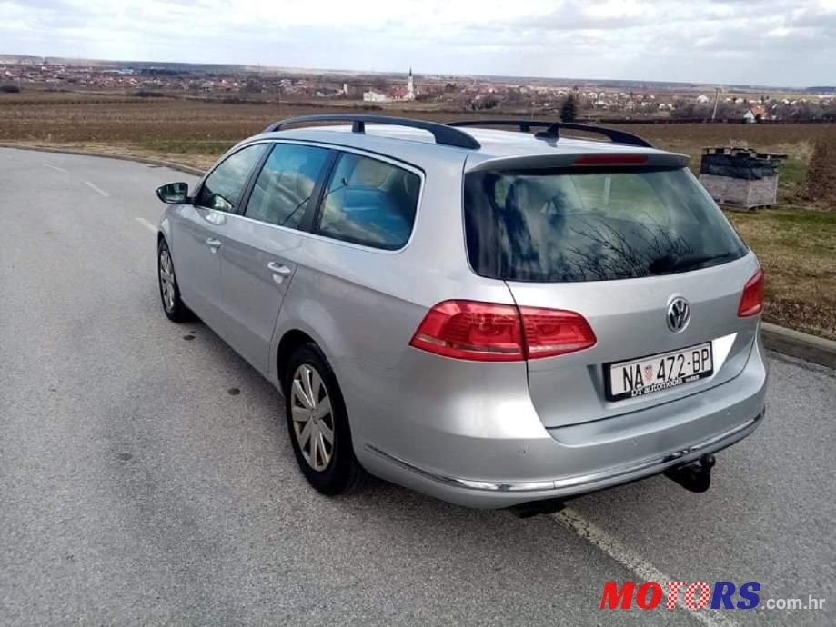 2011' Volkswagen Passat Variant photo #5