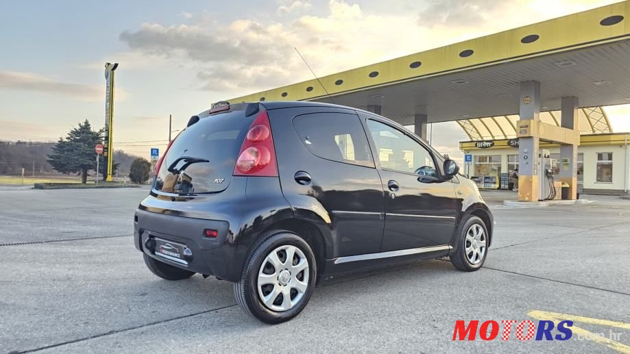 2011' Peugeot 107 1,0 photo #2