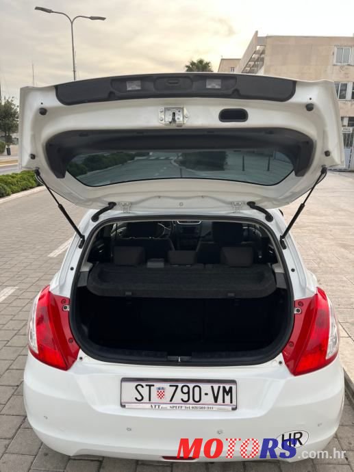 2012' Suzuki Swift photo #5