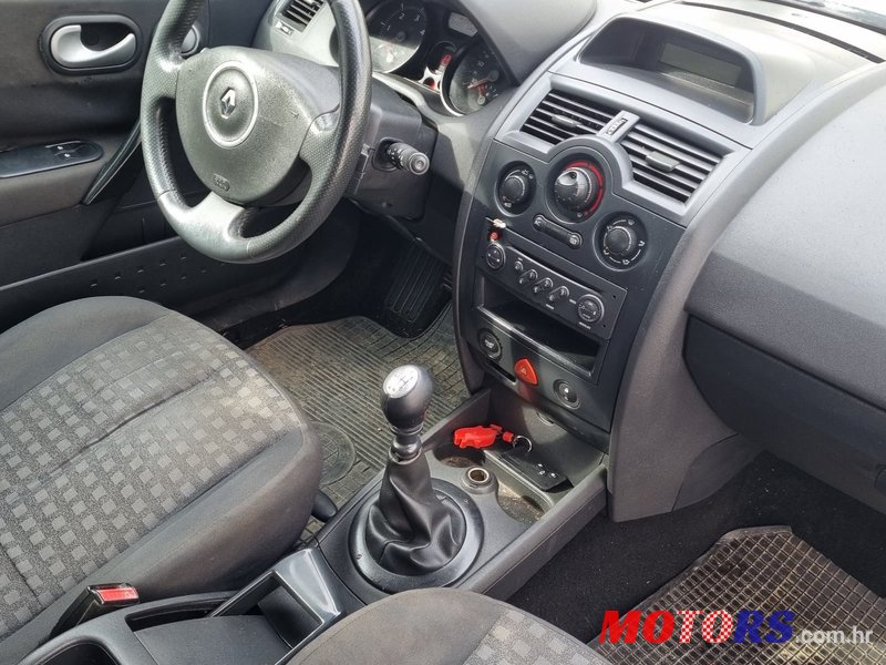 2010' Renault Clio 1,5 Dci photo #6
