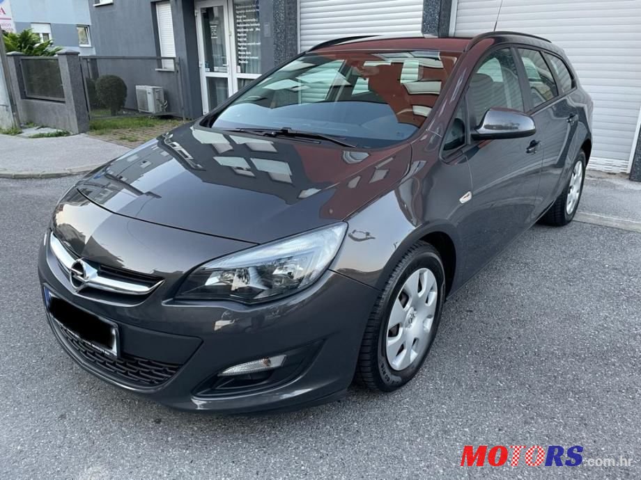 2013' Opel Astra Karavan photo #1