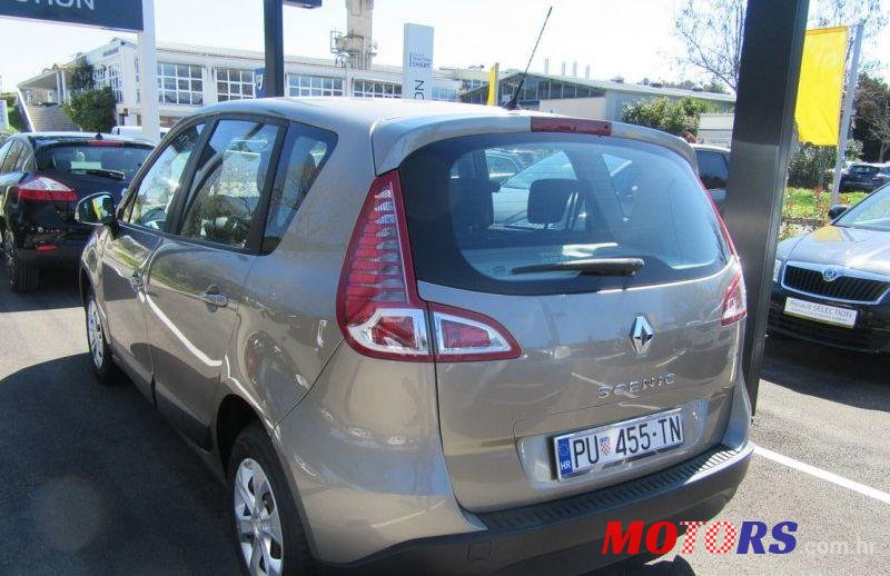 2009' Renault Scenic photo #2