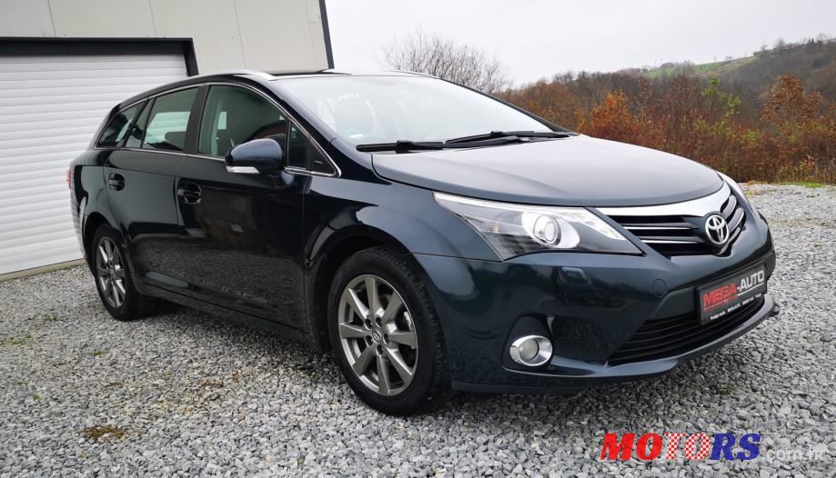 2012' Toyota Avensis Wagon photo #3