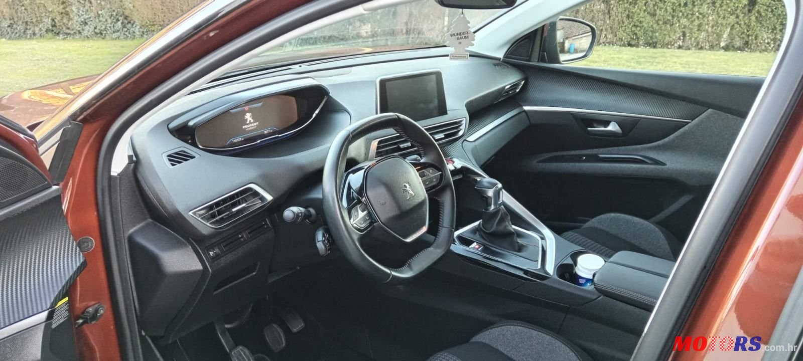 2020' Peugeot 3008 1,5 Bluehdi photo #6