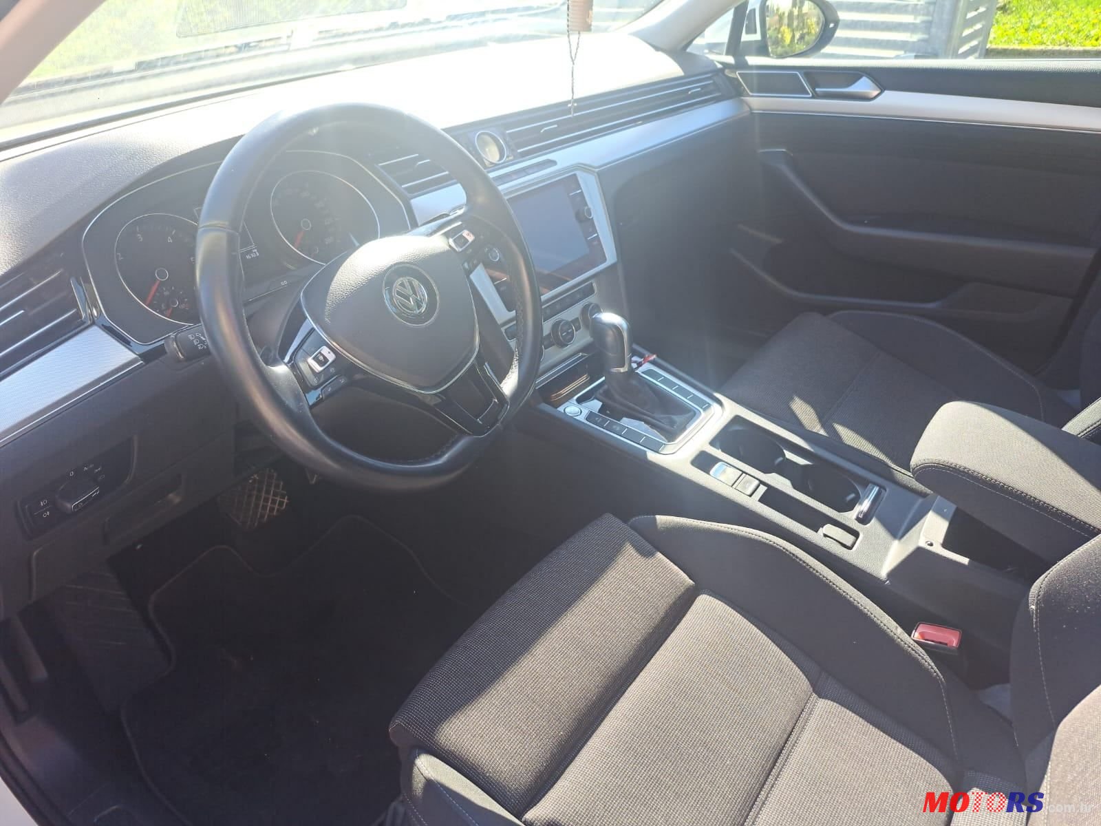 2019' Volkswagen Passat Variant photo #3