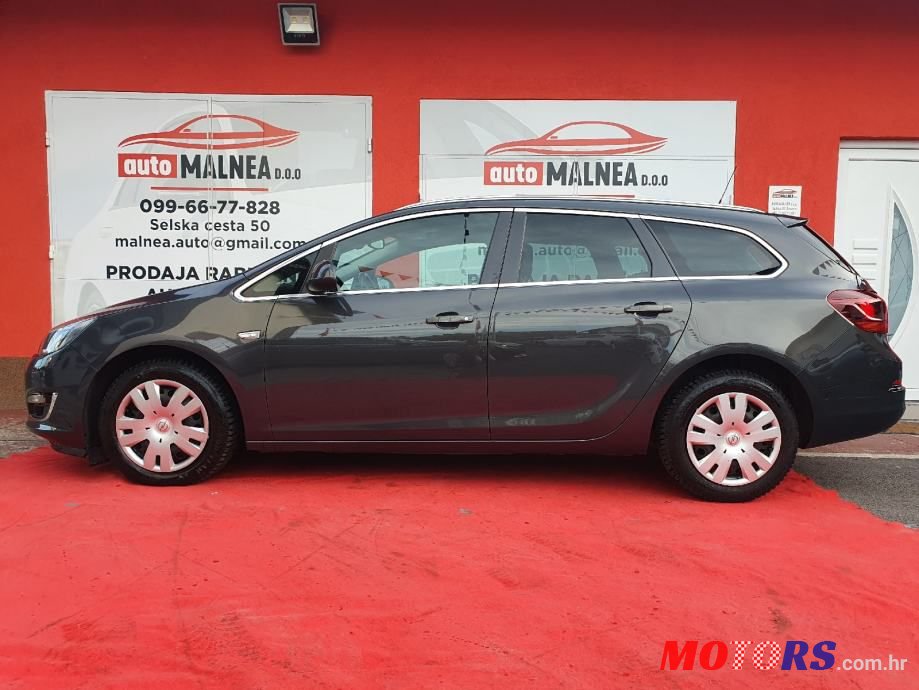 2013' Opel Astra Karavan photo #5