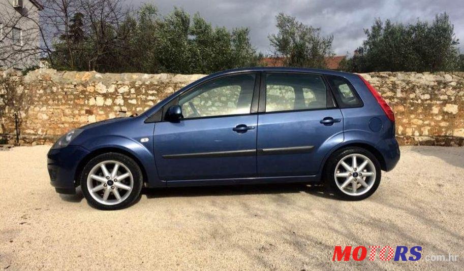 2007' Ford Fiesta photo #2