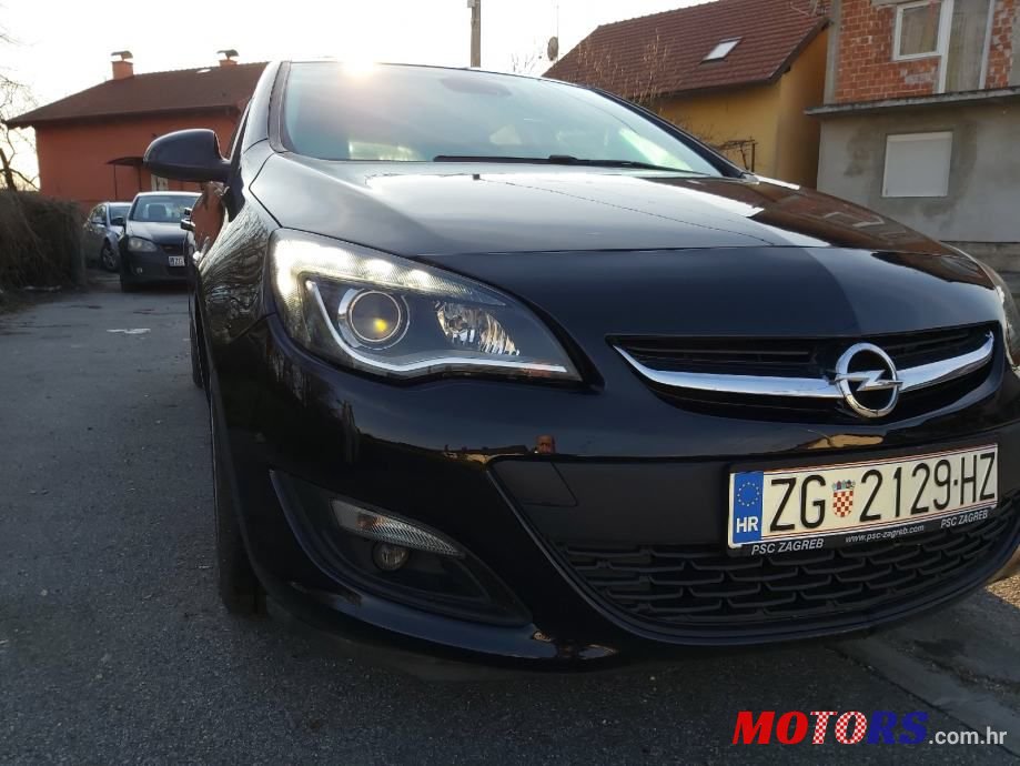 2010' Opel Astra Sport photo #1