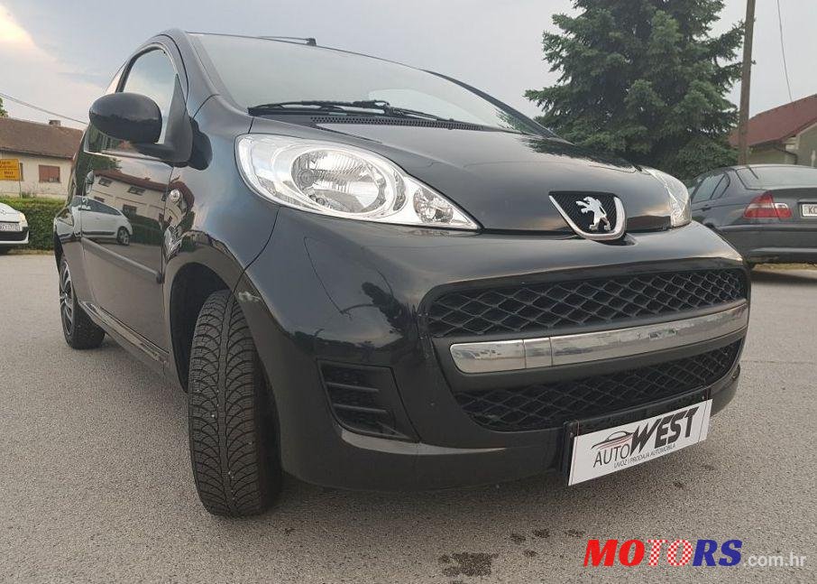 2011' Peugeot 107 1,0 photo #1