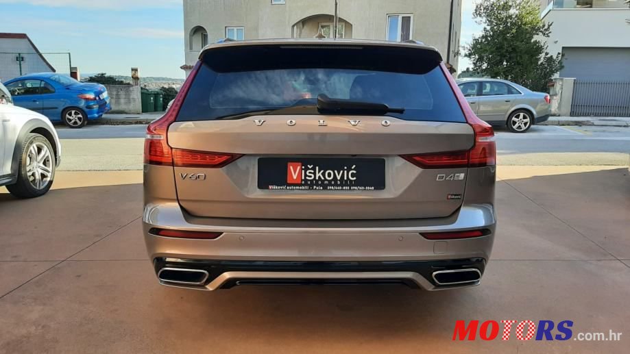 2019' Volvo V60 photo #6