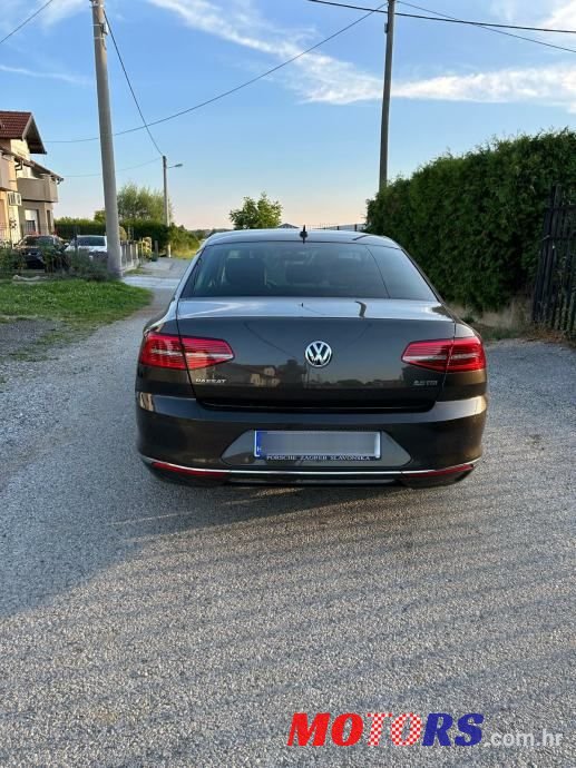 2018' Volkswagen Passat photo #2