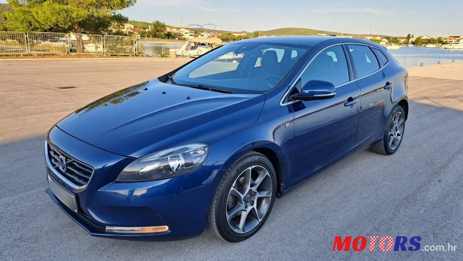 2015' Volvo V40 D2 photo #1