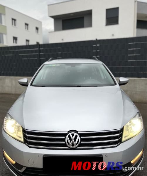 2011' Volkswagen Passat Variant photo #1