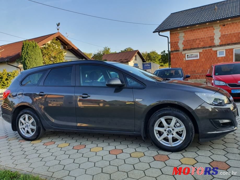 2014' Opel Astra Karavan photo #4