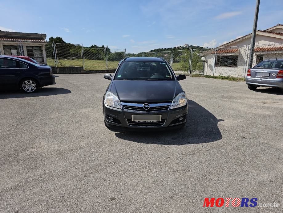 2009' Opel Astra Karavan photo #2