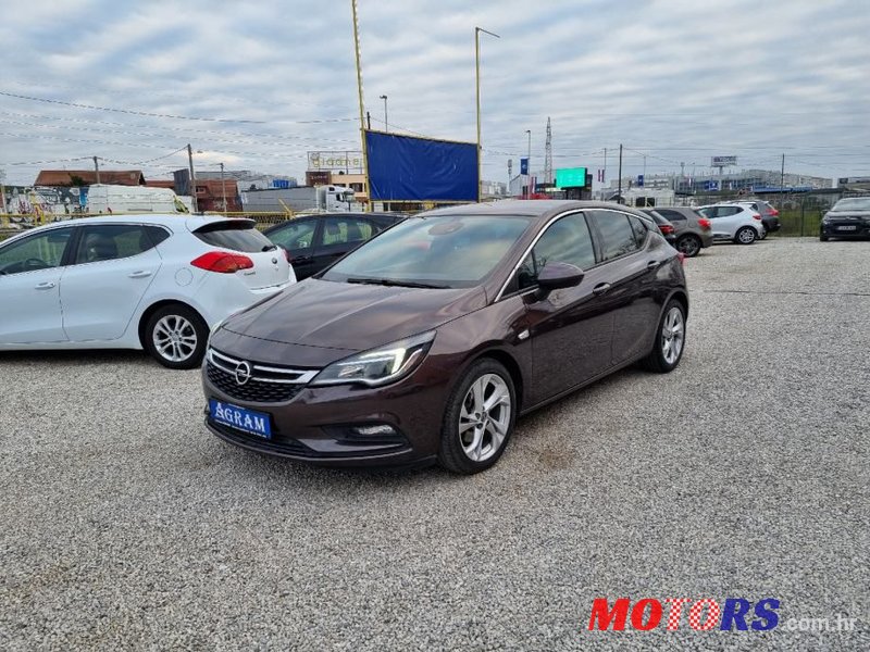 2017' Opel Astra photo #2