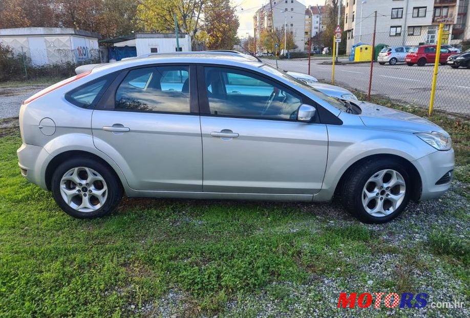 2010' Ford Focus 1.6 Trend photo #1
