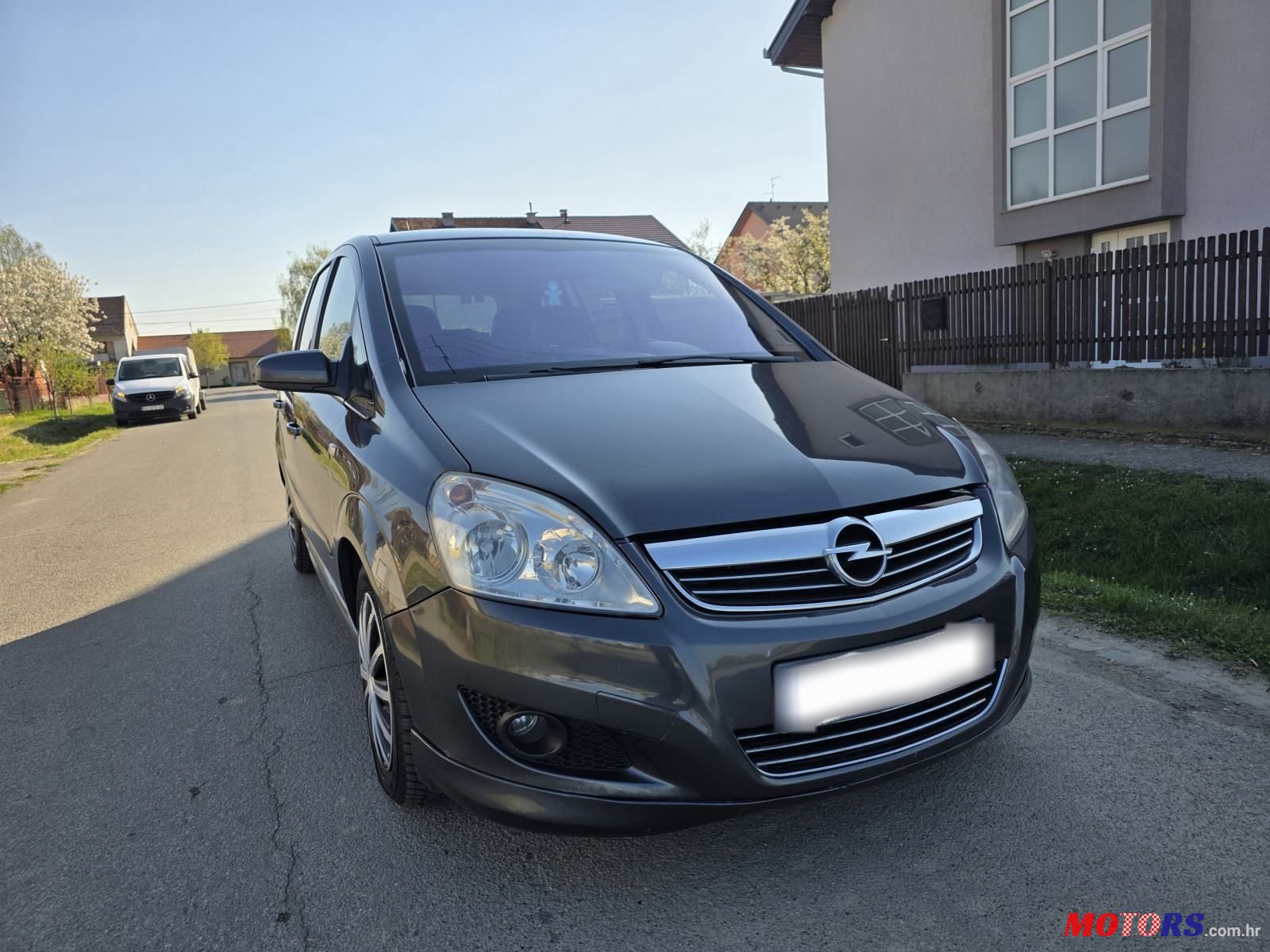 2010' Opel Zafira 1,9 Cdti photo #1