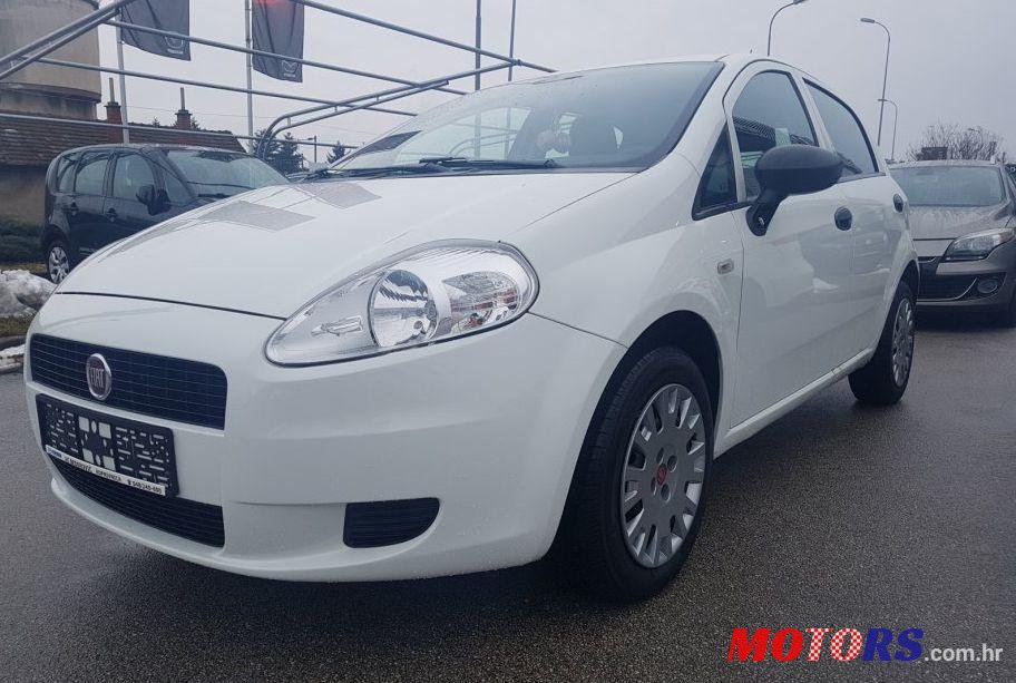 2011' Fiat Grande Punto 1,2 8V photo #1