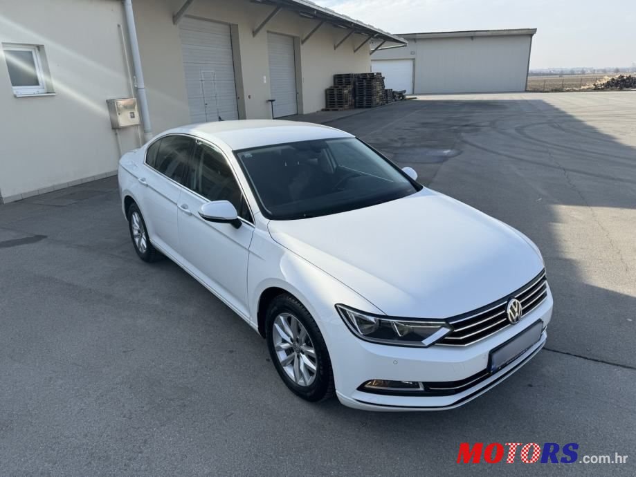 2018' Volkswagen Passat photo #2