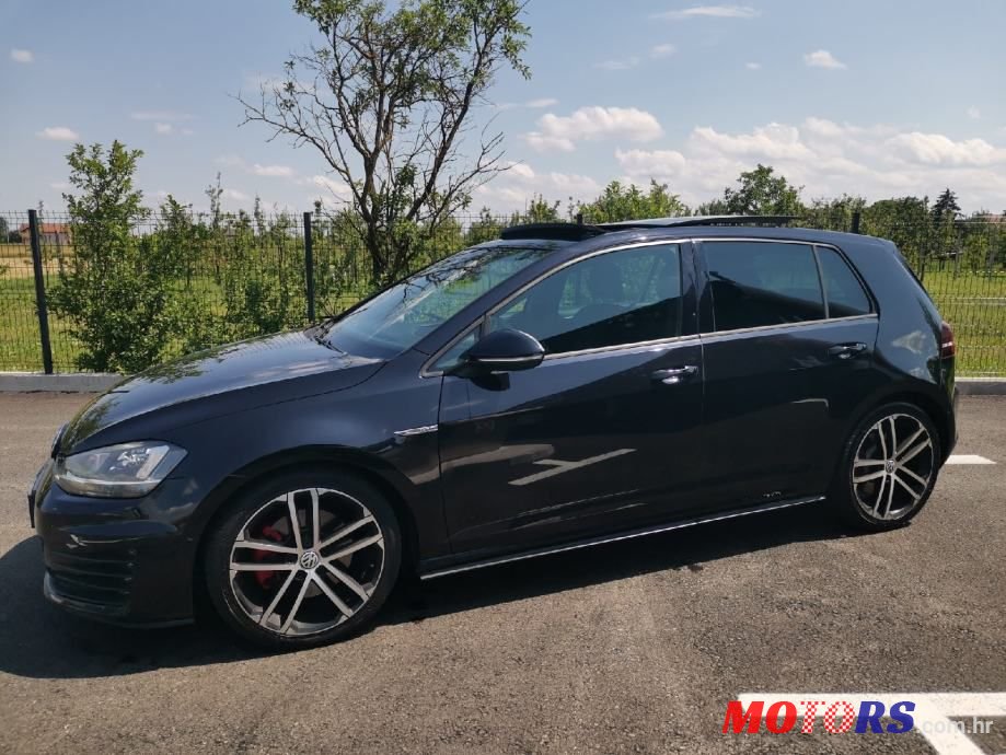 2013' Volkswagen Golf 7 Gtd photo #1